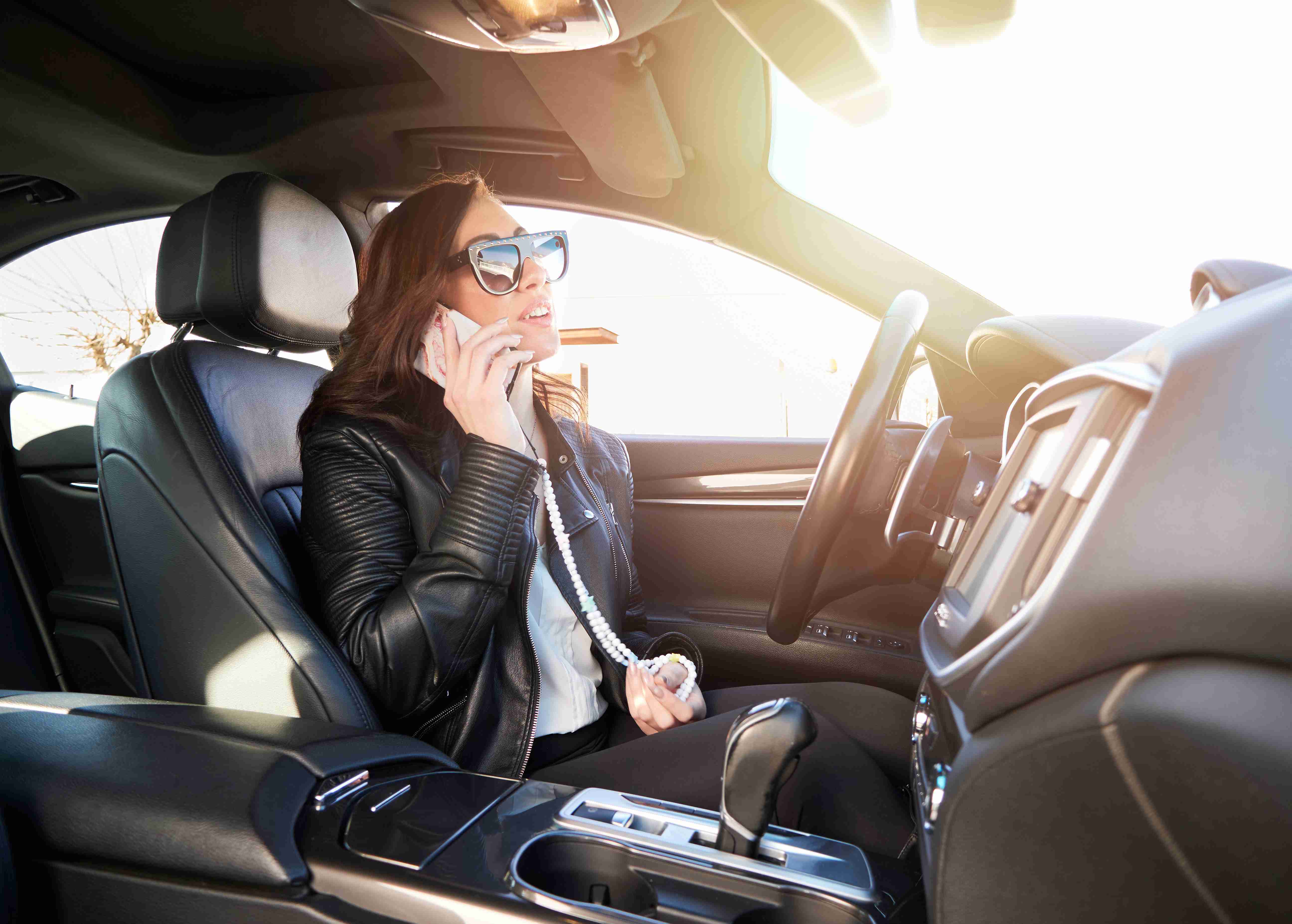 Talking_On_Phone_While_Driving_original_1107364